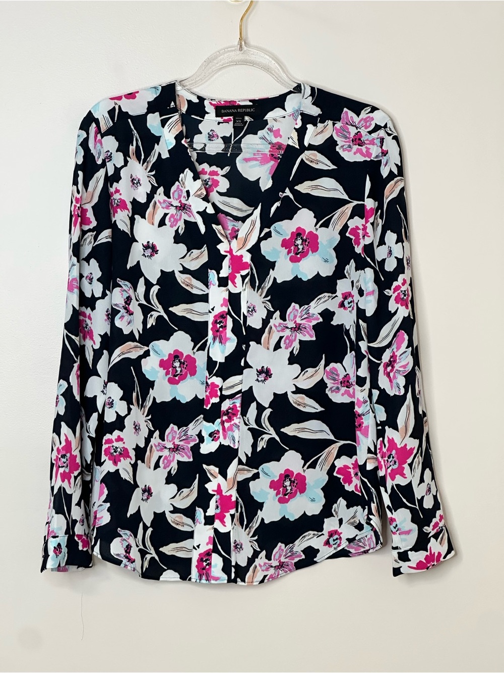 Banana Republic Black Floral V-Neck Long-Sleeve Blouse